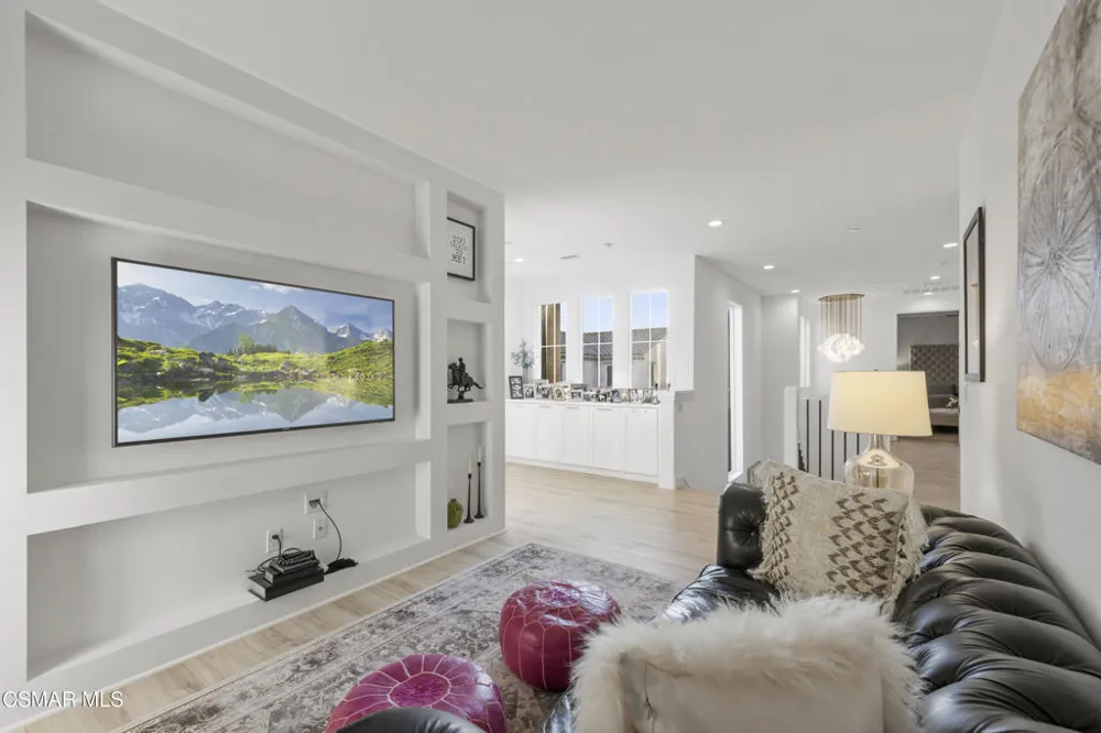 20811 W Bur Oak Circle Porter Ranch, CA 91326
