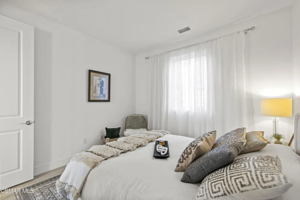 20811 W Bur Oak Circle Porter Ranch, CA 91326