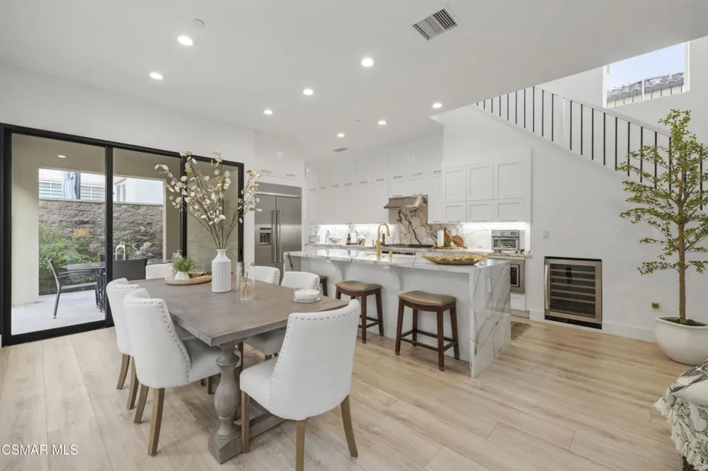 20811 W Bur Oak Circle Porter Ranch, CA 91326