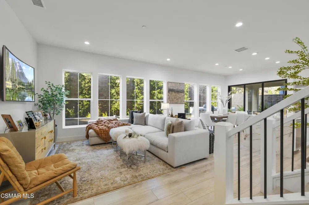 20811 W Bur Oak Circle Porter Ranch, CA 91326