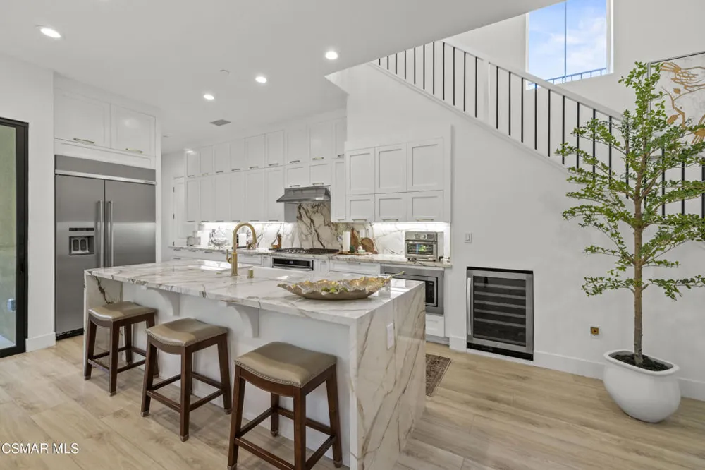 20811 W Bur Oak Circle Porter Ranch, CA 91326