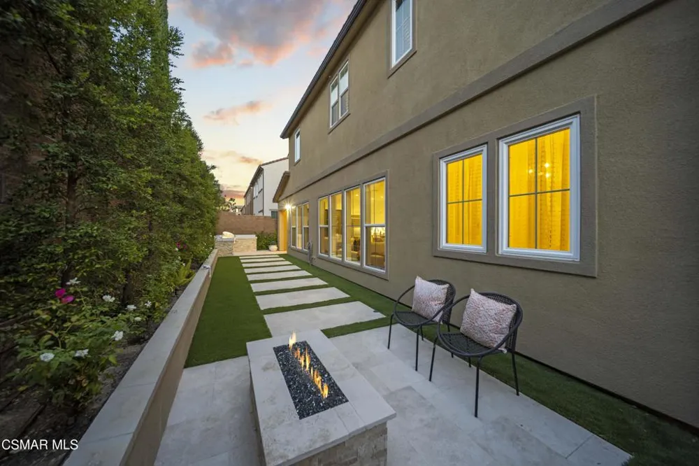 20811 W Bur Oak Circle Porter Ranch, CA 91326