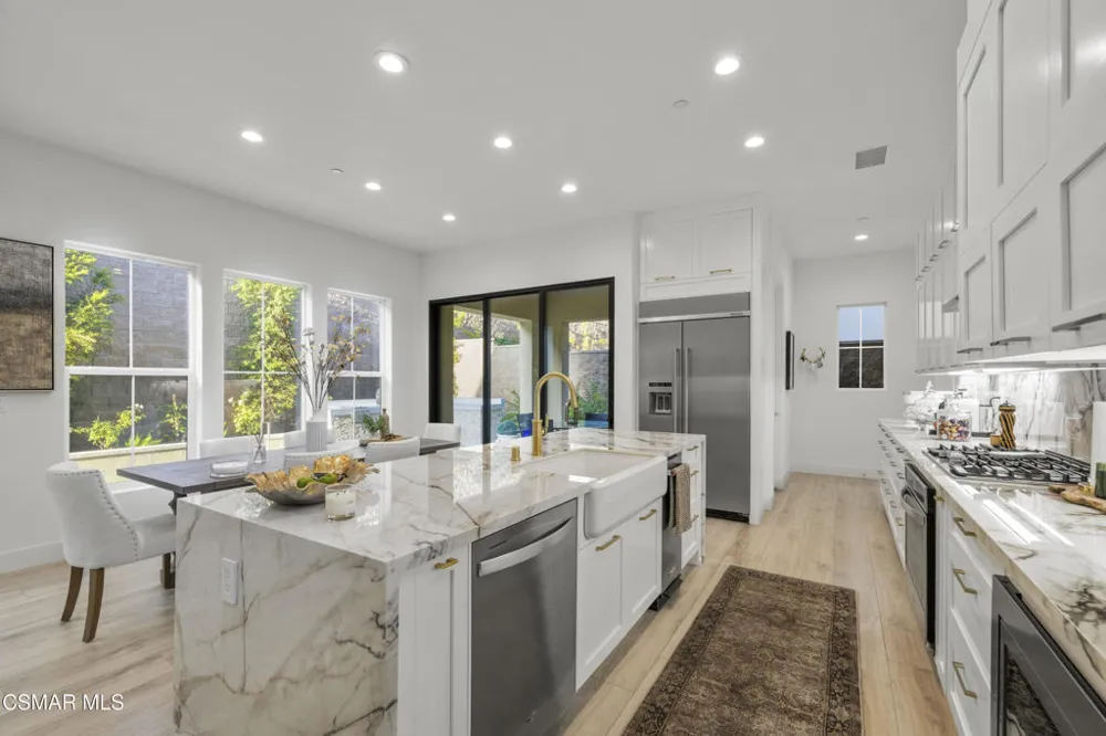 20811 W Bur Oak Circle Porter Ranch, CA 91326