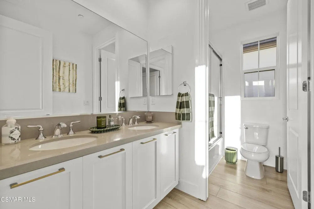 20811 W Bur Oak Circle Porter Ranch, CA 91326