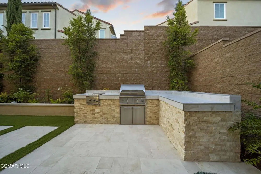 20811 W Bur Oak Circle Porter Ranch, CA 91326