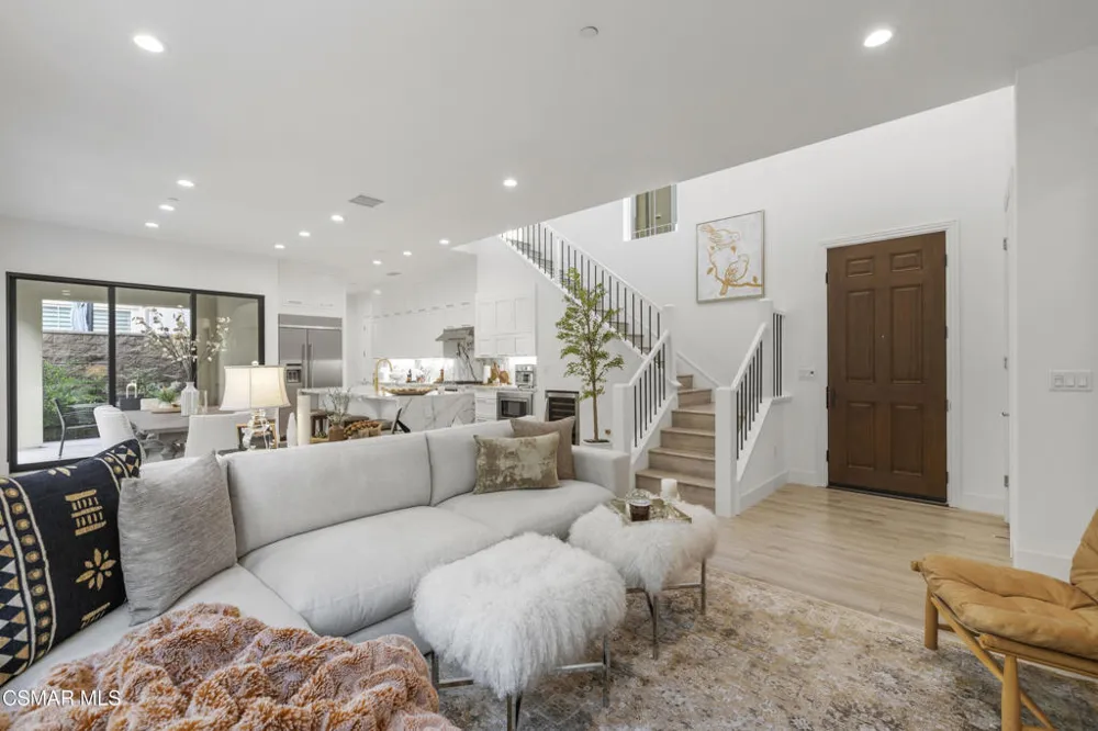 20811 W Bur Oak Circle Porter Ranch, CA 91326