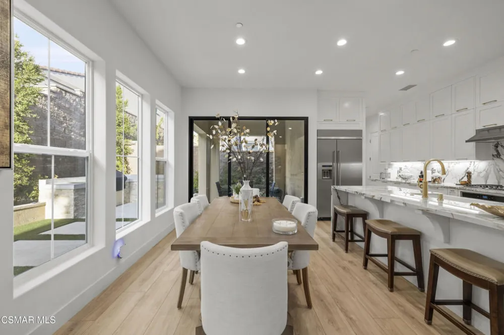 20811 W Bur Oak Circle Porter Ranch, CA 91326
