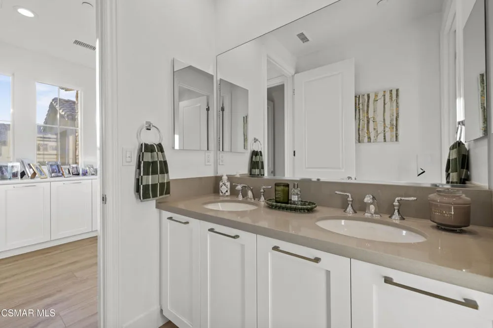 20811 W Bur Oak Circle Porter Ranch, CA 91326