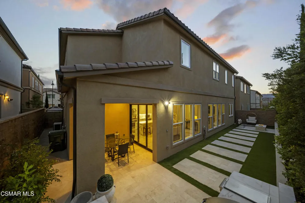 20811 W Bur Oak Circle Porter Ranch, CA 91326