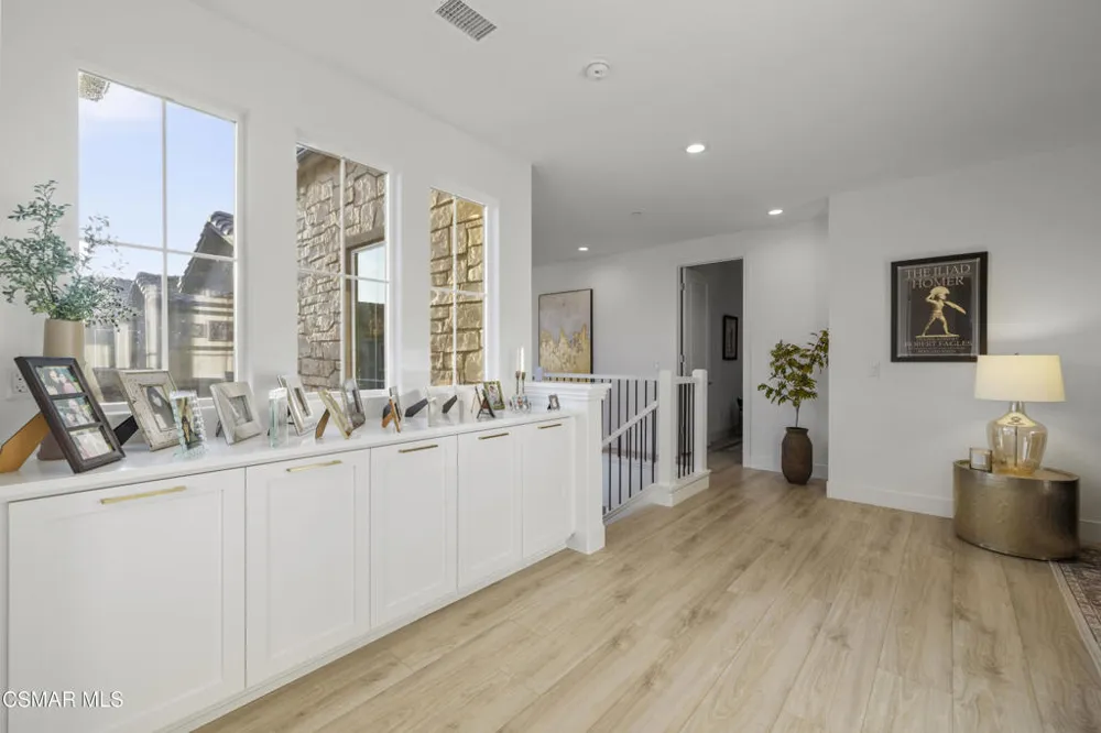 20811 W Bur Oak Circle Porter Ranch, CA 91326