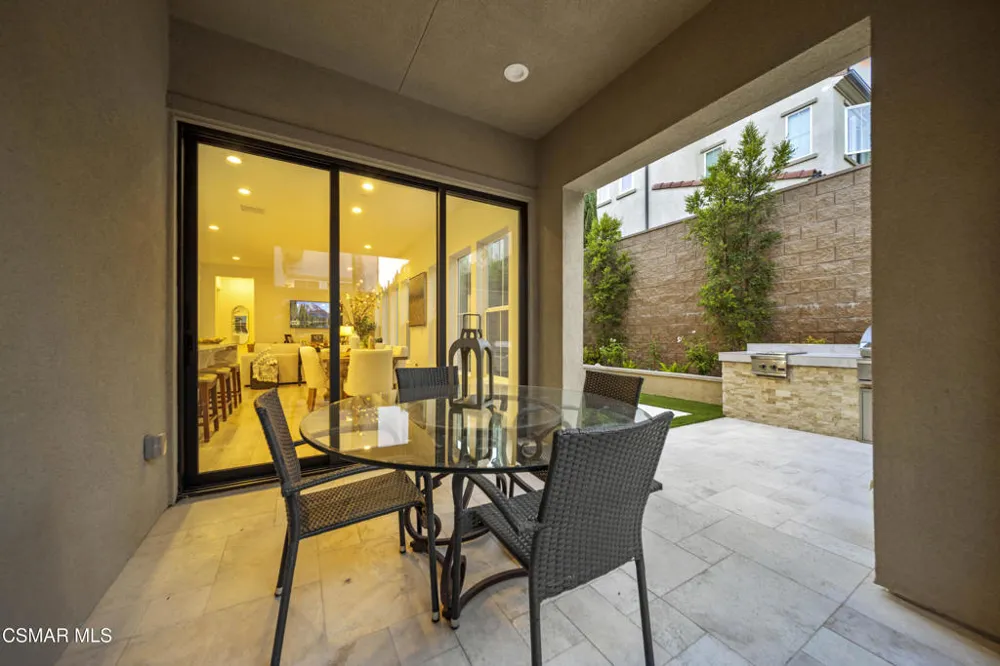 20811 W Bur Oak Circle Porter Ranch, CA 91326