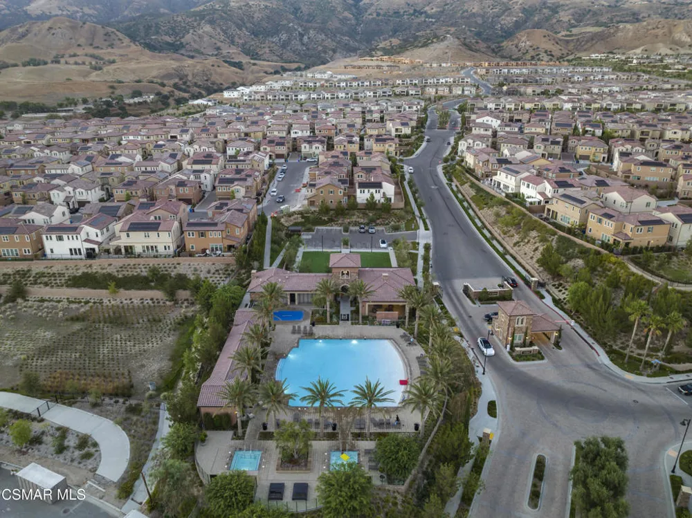 20811 W Bur Oak Circle Porter Ranch, CA 91326