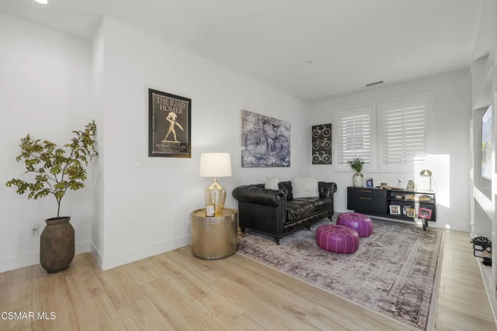 20811 W Bur Oak Circle Porter Ranch, CA 91326
