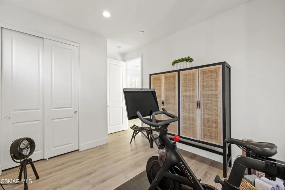 20811 W Bur Oak Circle Porter Ranch, CA 91326