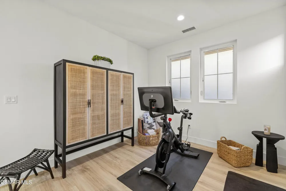 20811 W Bur Oak Circle Porter Ranch, CA 91326