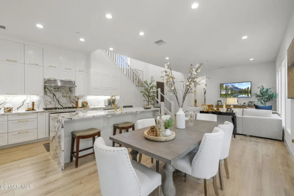 20811 W Bur Oak Circle Porter Ranch, CA 91326
