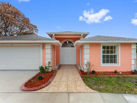 430 SE Thanksgiving Avenue