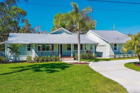 2366 SE Country Club Lane