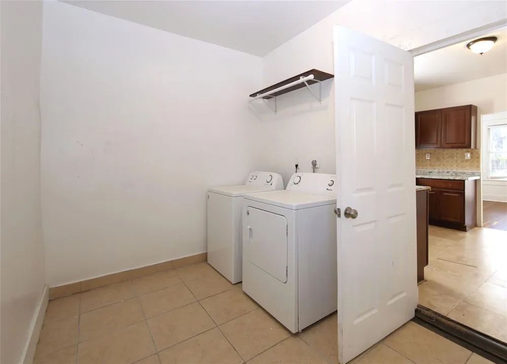120 Edgewood Houston, TX 77011