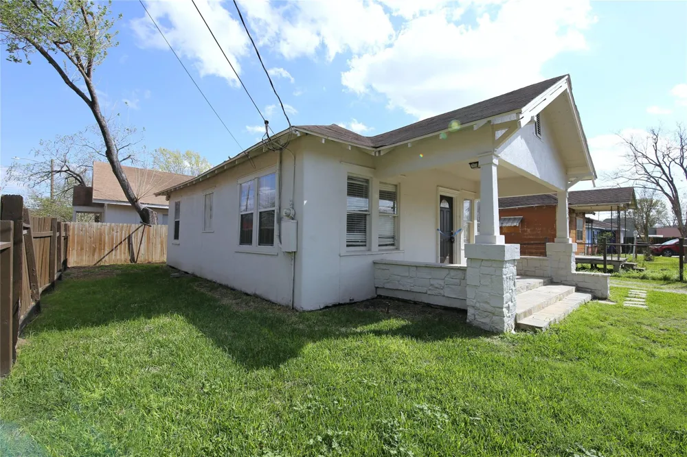 120 Edgewood Houston, TX 77011