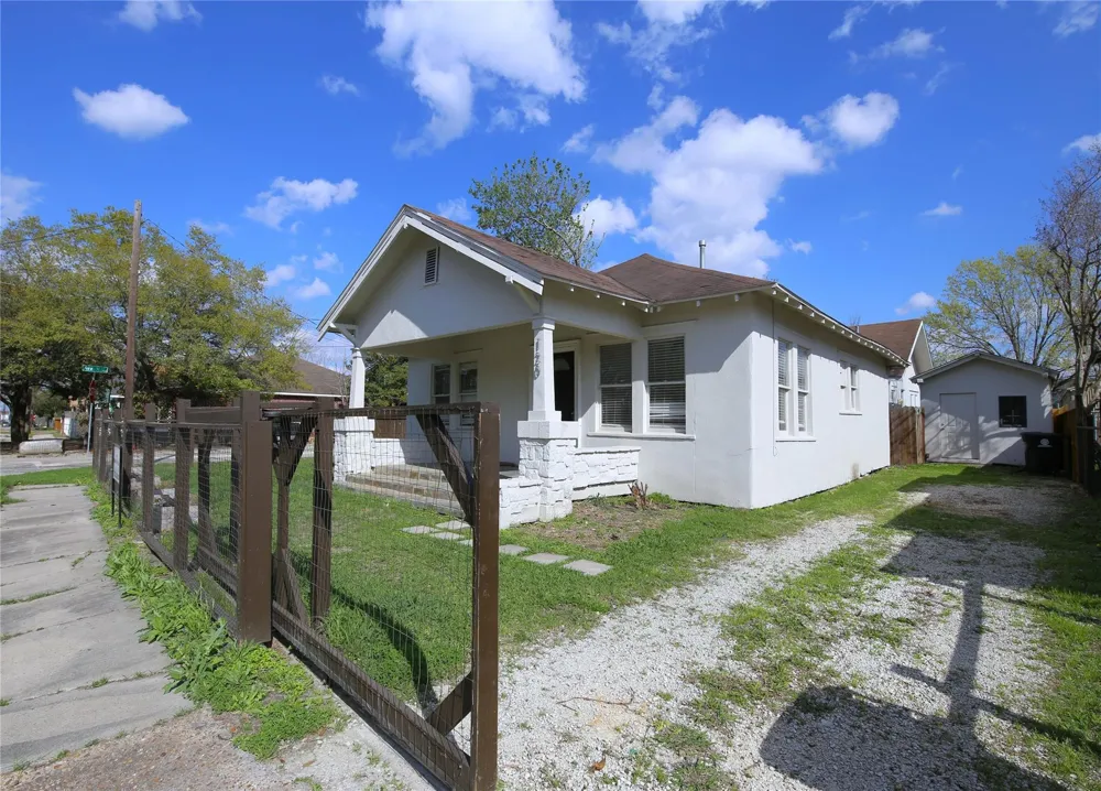 120 Edgewood Houston, TX 77011