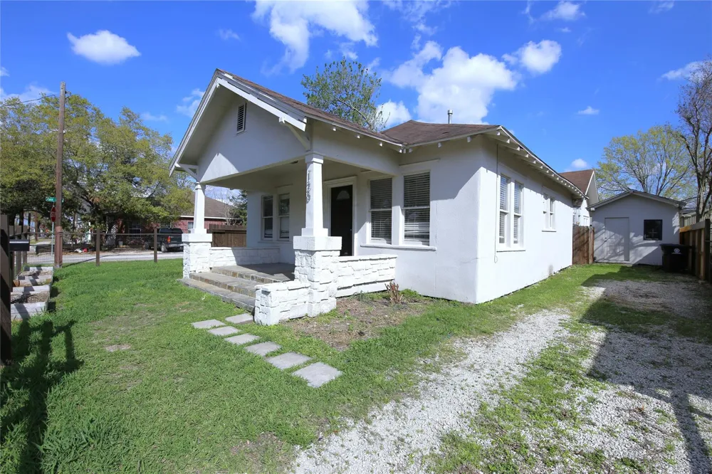 120 Edgewood Houston, TX 77011