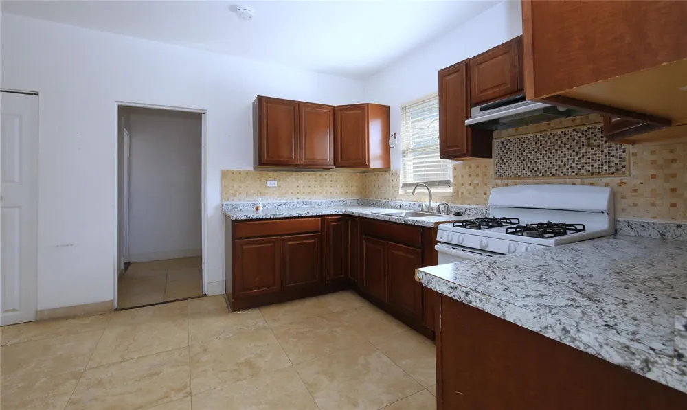 120 Edgewood Houston, TX 77011