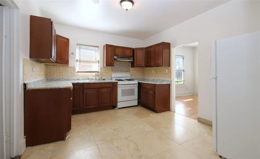 120 Edgewood Houston, TX 77011
