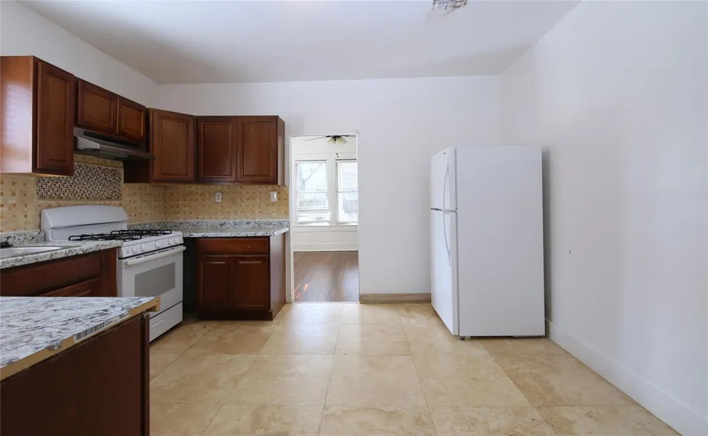 120 Edgewood Houston, TX 77011