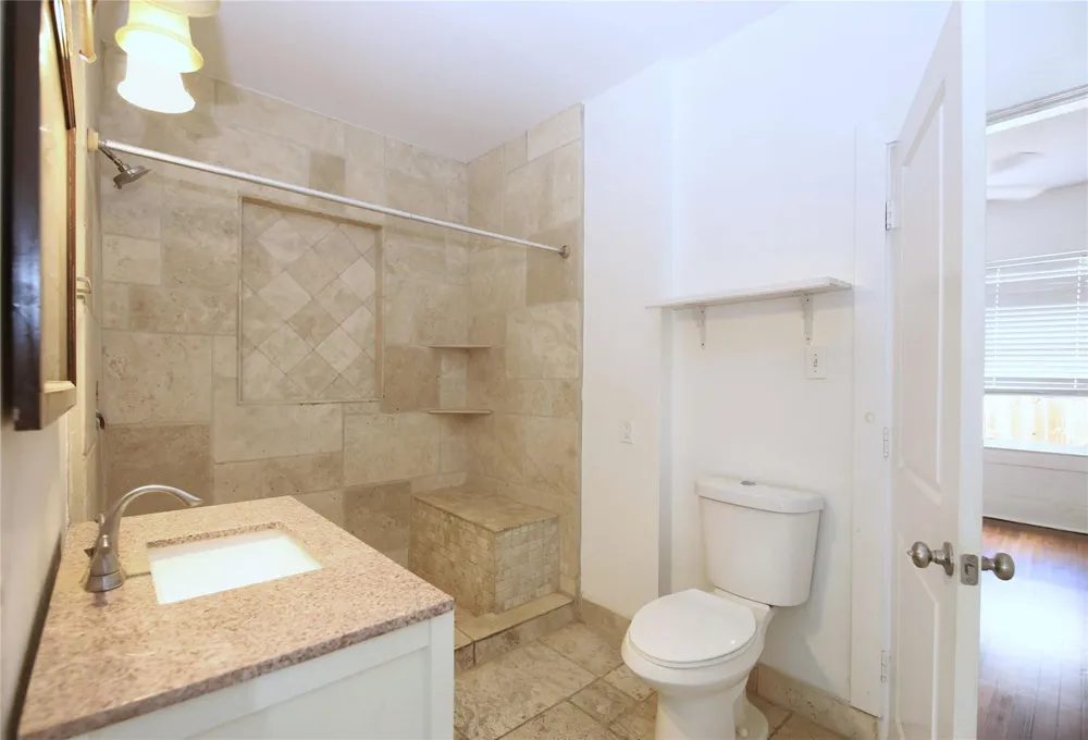 120 Edgewood Houston, TX 77011