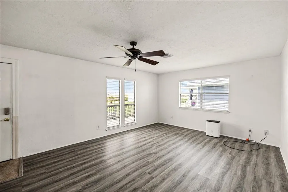 997 Redfish Street Bayou Vista, TX 77563