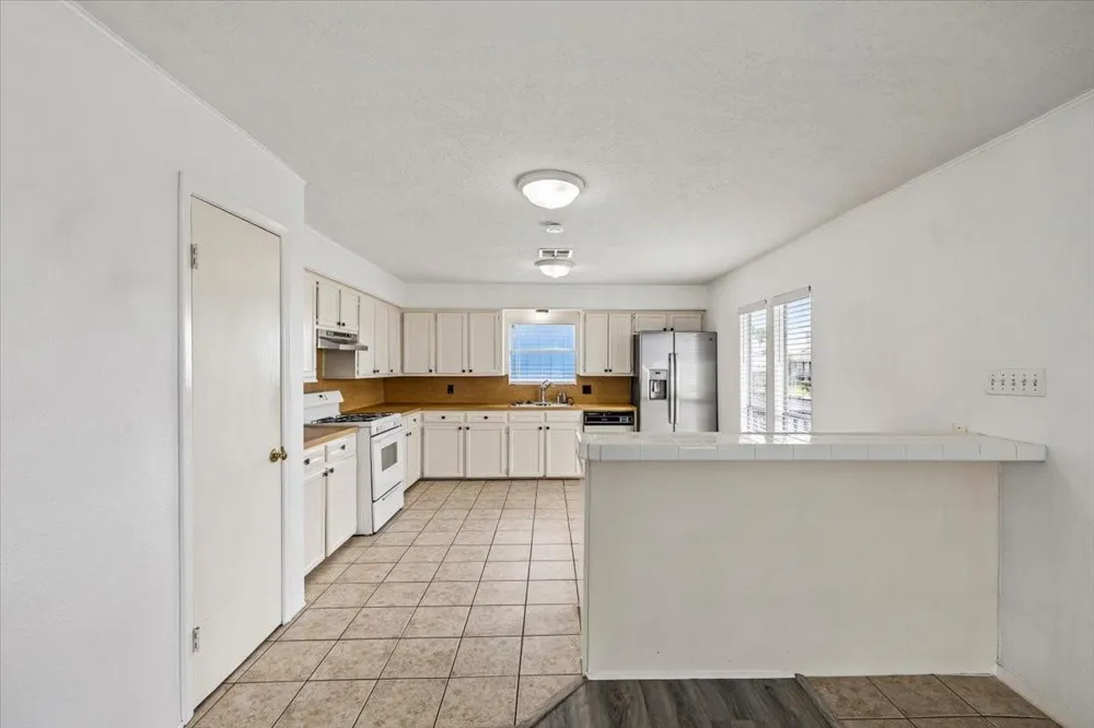 997 Redfish Street Bayou Vista, TX 77563