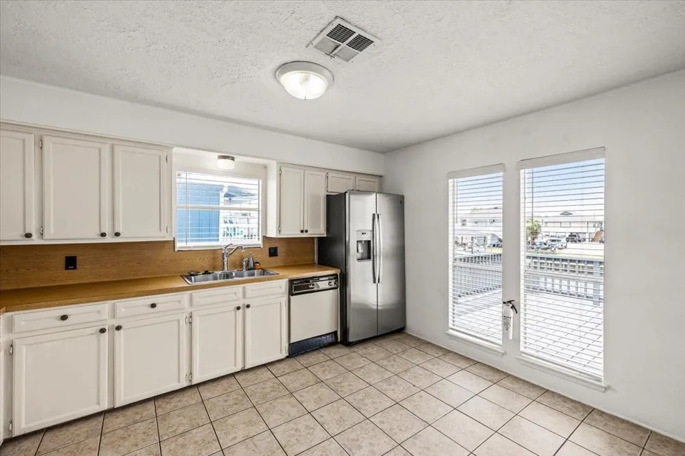 997 Redfish Street Bayou Vista, TX 77563
