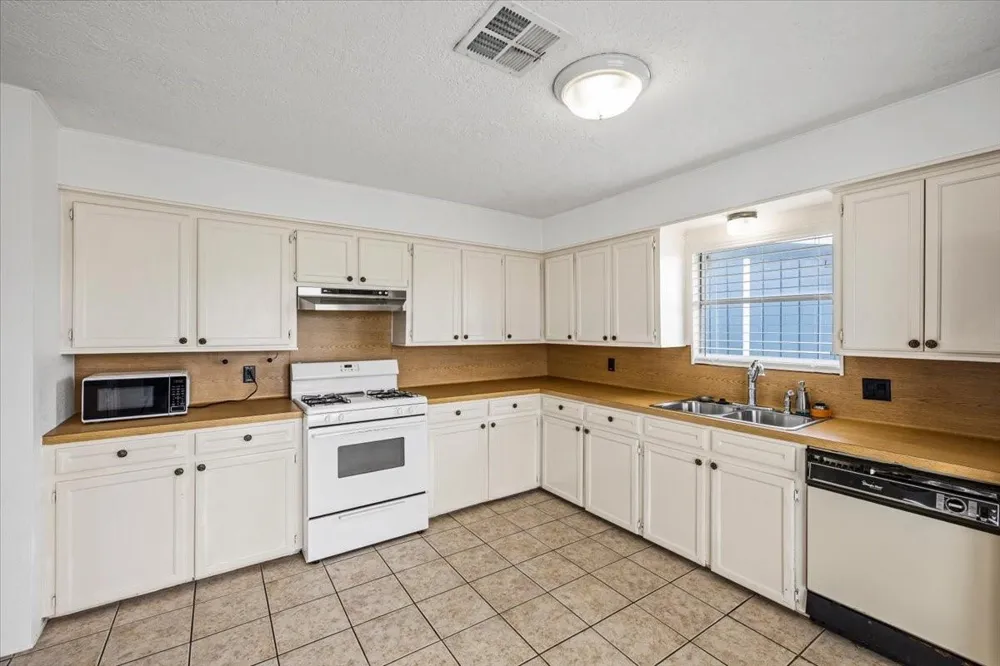 997 Redfish Street Bayou Vista, TX 77563