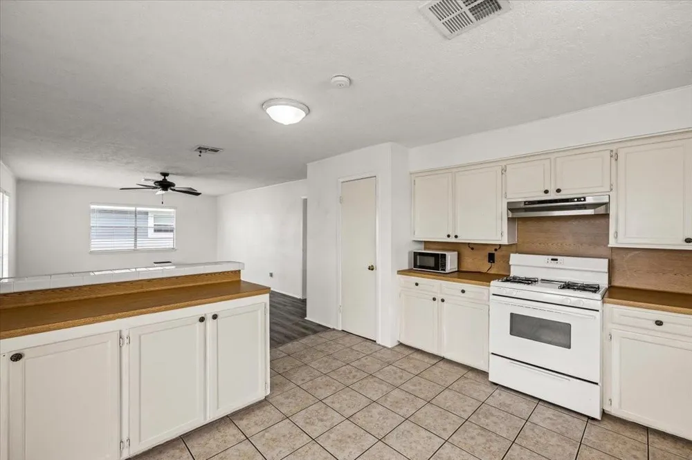 997 Redfish Street Bayou Vista, TX 77563