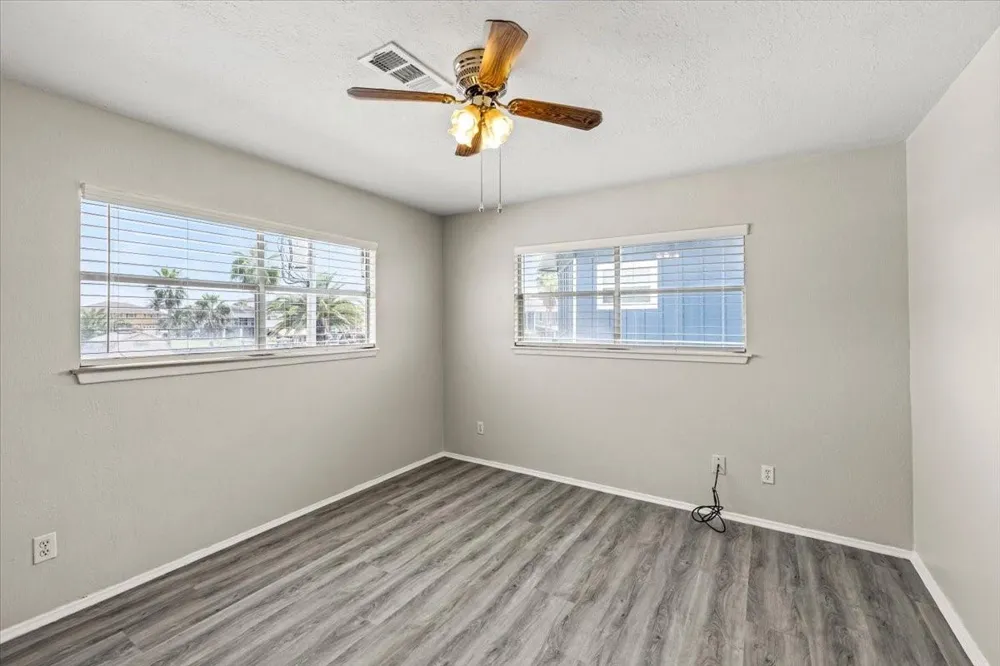 997 Redfish Street Bayou Vista, TX 77563