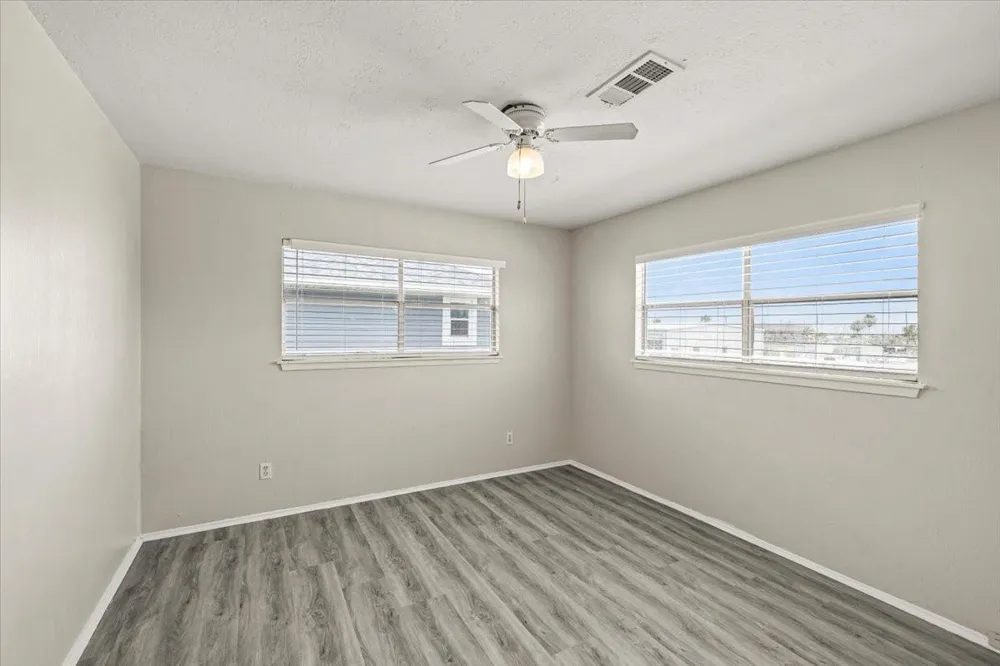997 Redfish Street Bayou Vista, TX 77563