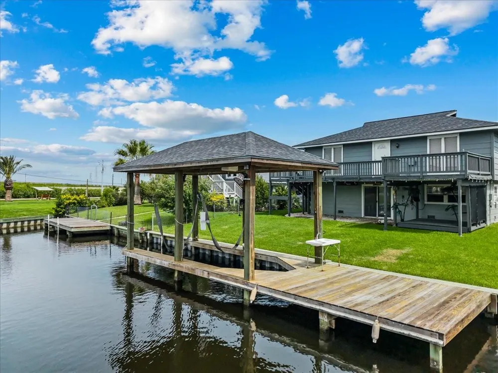 997 Redfish Street Bayou Vista, TX 77563