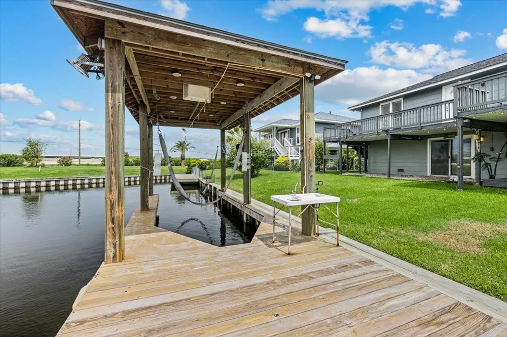 997 Redfish Street Bayou Vista, TX 77563