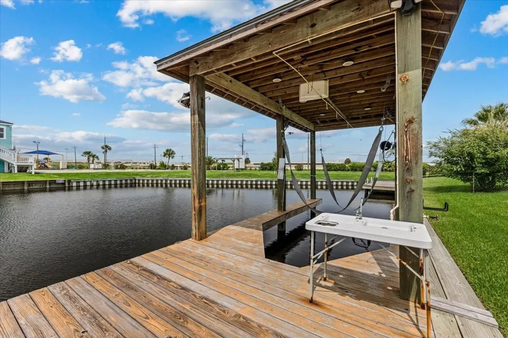 997 Redfish Street Bayou Vista, TX 77563
