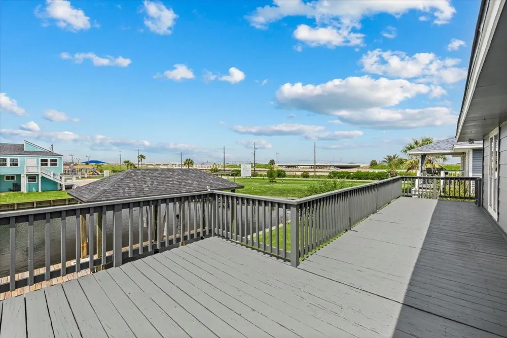 997 Redfish Street Bayou Vista, TX 77563