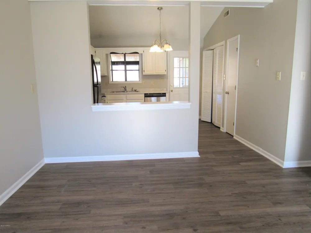 325 W Frances Street Jacksonville, NC 28546