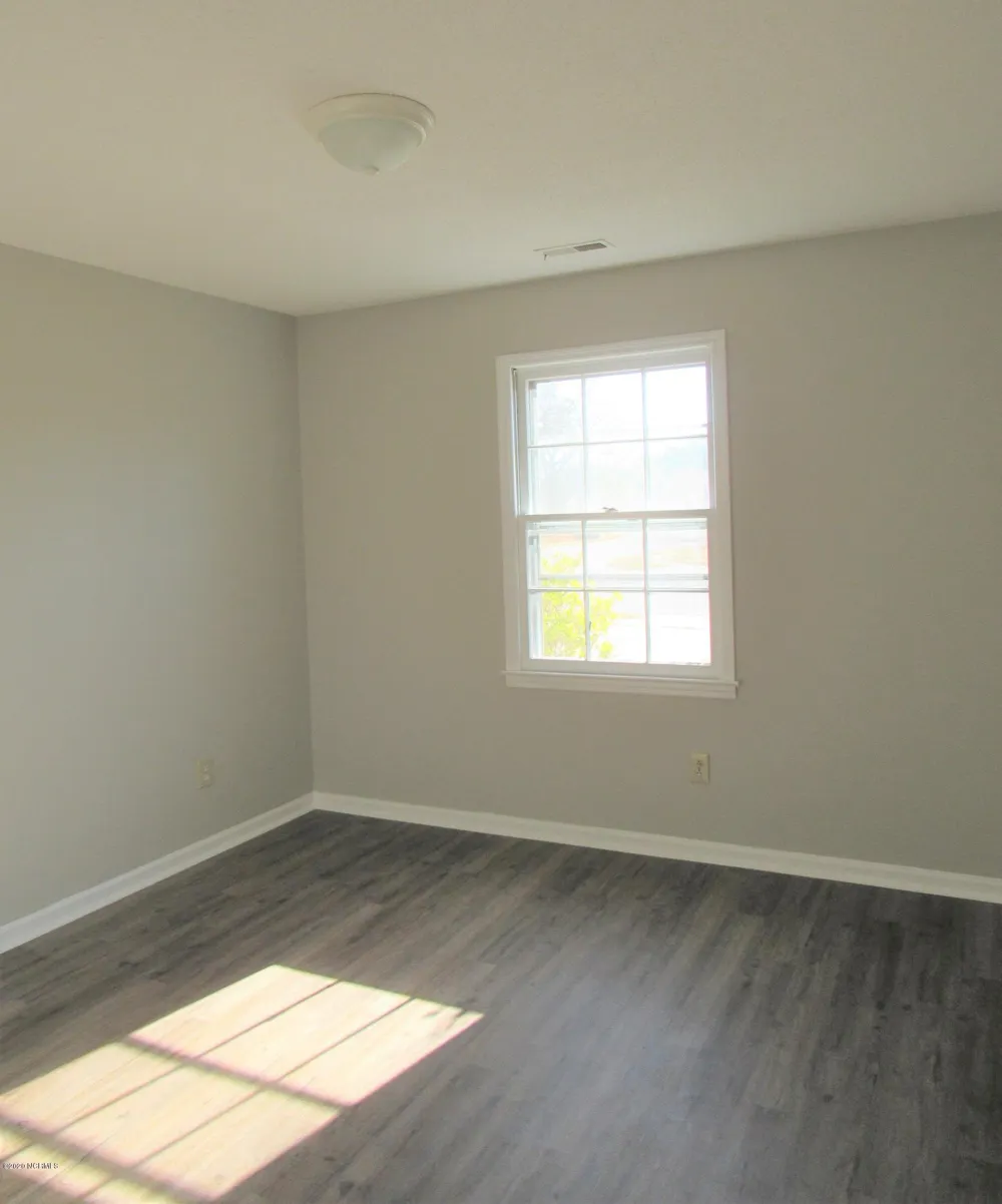 325 W Frances Street Jacksonville, NC 28546