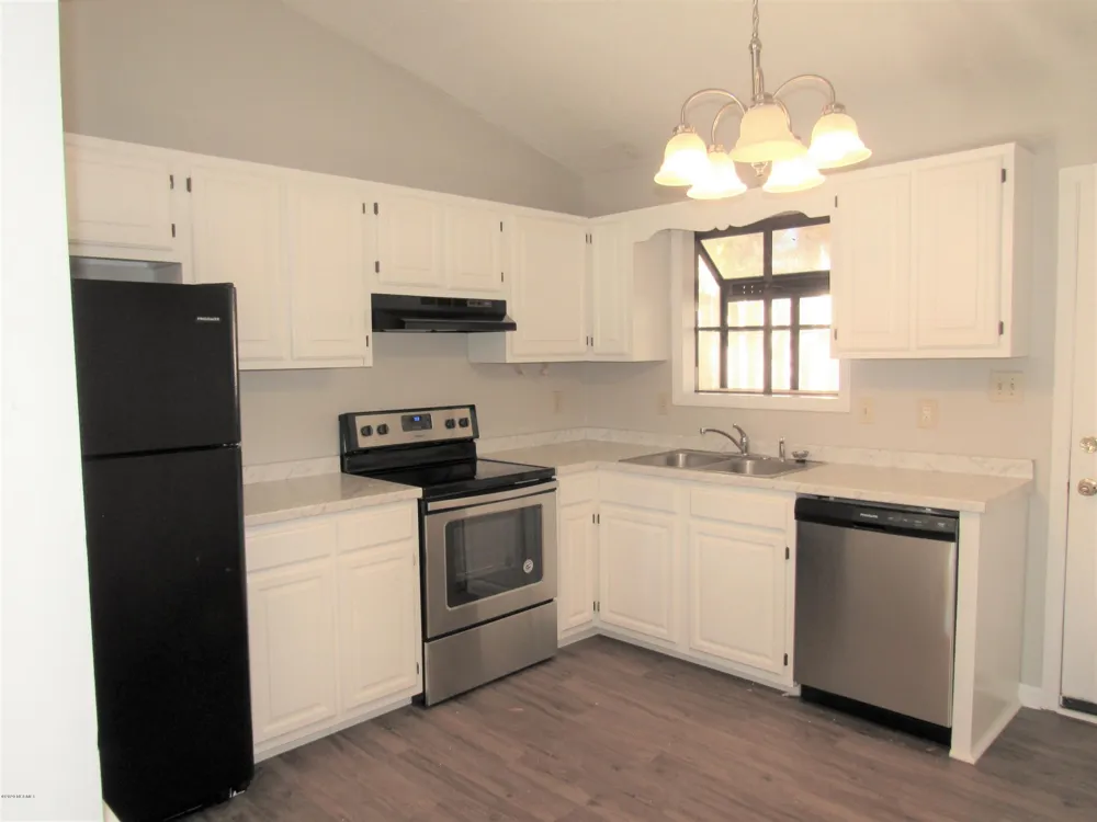 325 W Frances Street Jacksonville, NC 28546