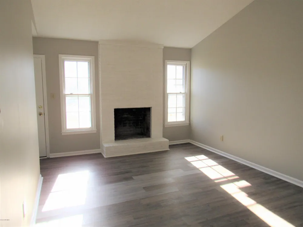 325 W Frances Street Jacksonville, NC 28546