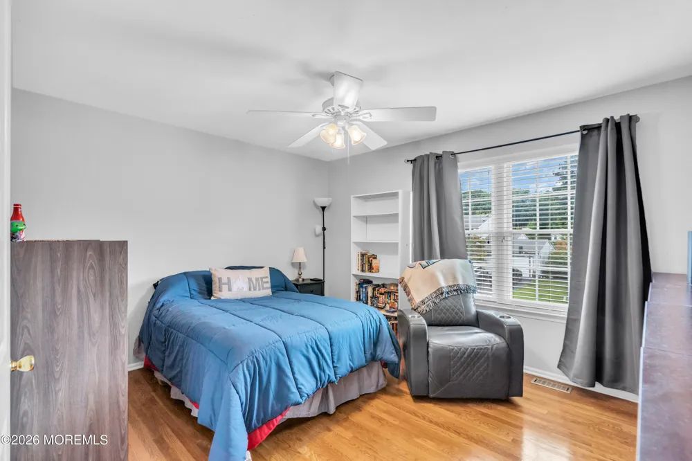 7 Moss Haven Way Howell, NJ 07731