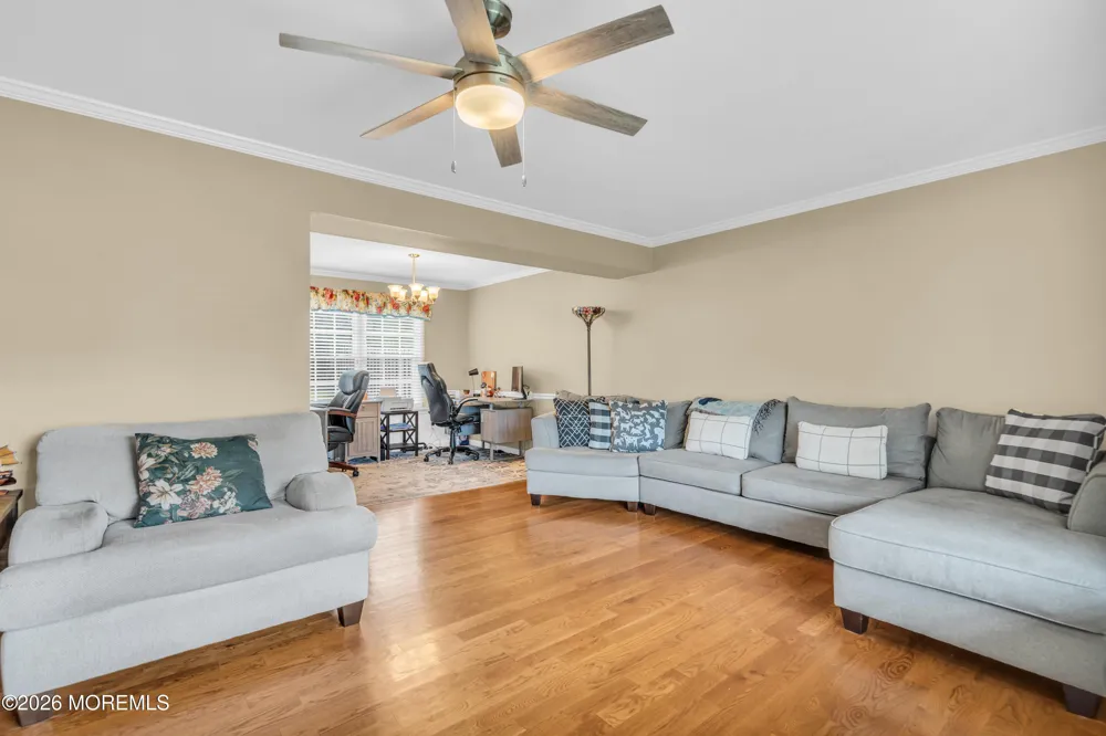 7 Moss Haven Way Howell, NJ 07731