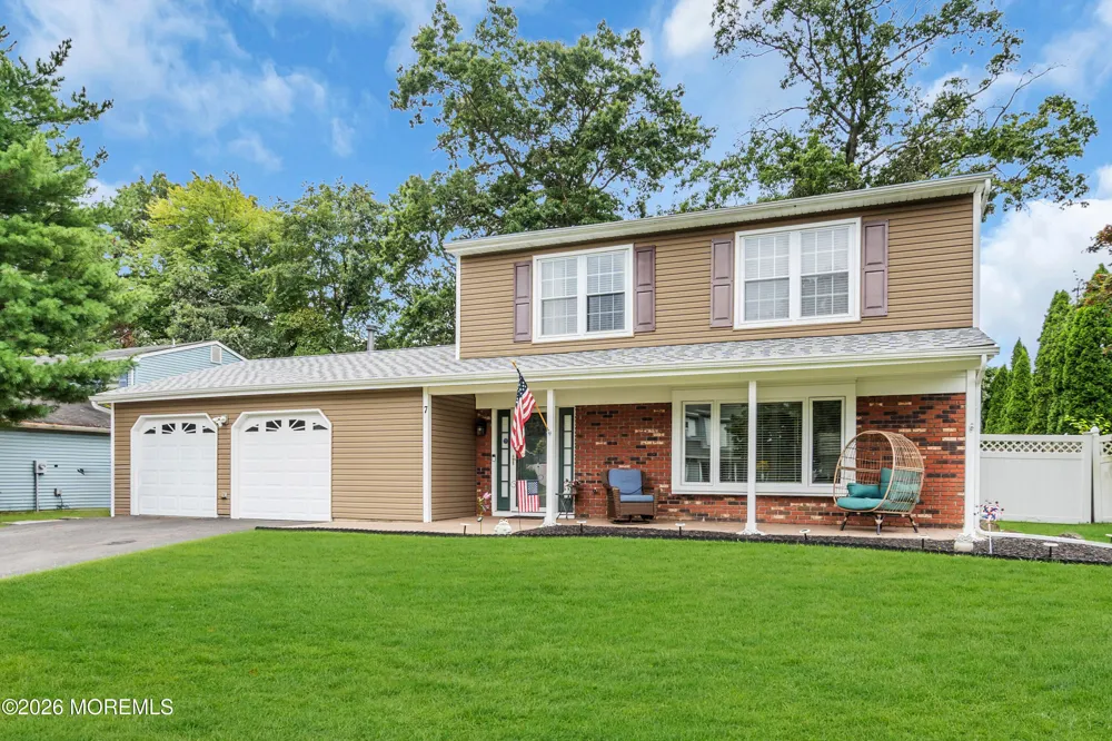 7 Moss Haven Way Howell, NJ 07731