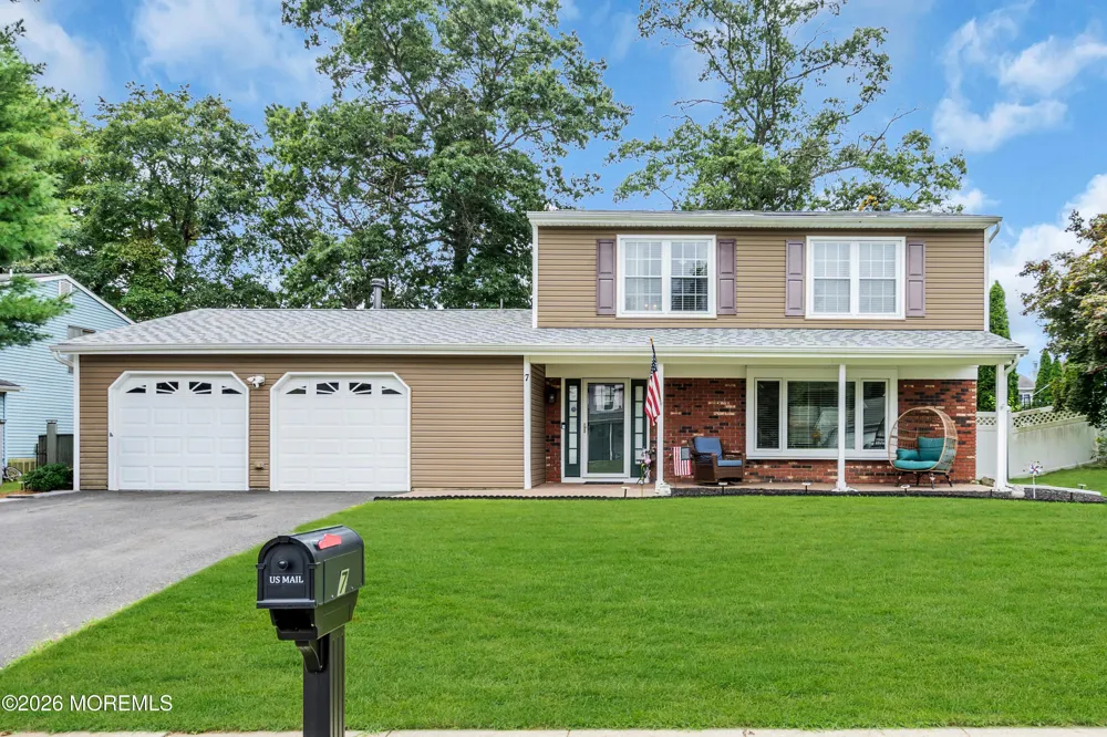 7 Moss Haven Way Howell, NJ 07731