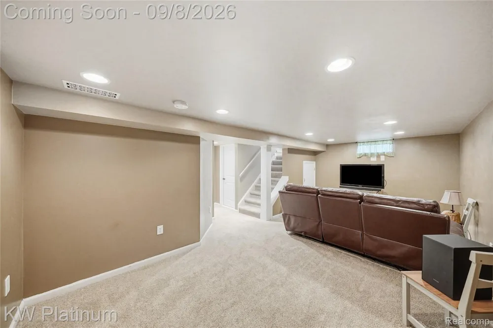 116 S Custer Avenue Clawson City, MI 48017